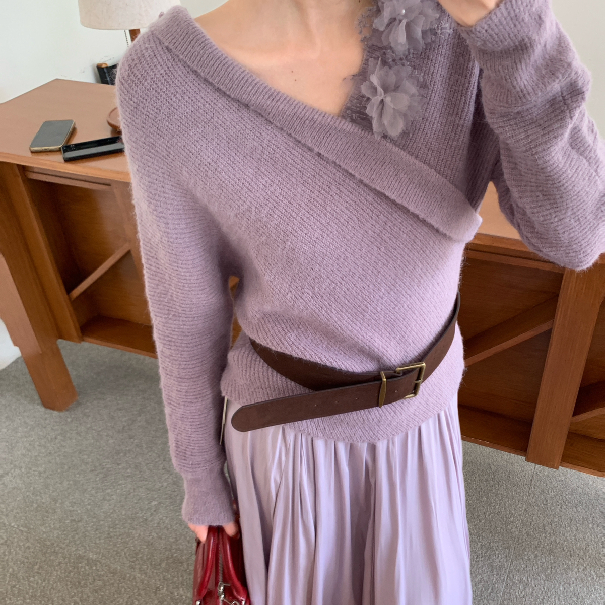 SE GENTLE SUNE白标优雅美神威纳斯极致的温柔原创花朵V领针织衫