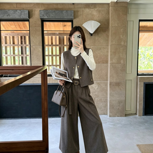 AO2马甲安迪绒毛衣打底全橡筋休闲裤三件套套装(配腰带)6229