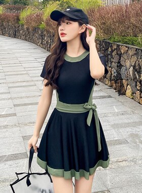 黑色连体泳衣女小个子泡温t泉显瘦遮肚保守小胸聚拢平角裙式游泳