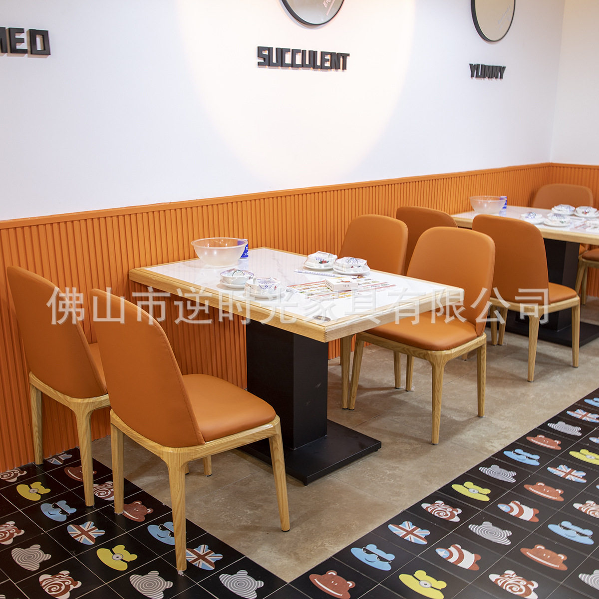 中餐厅卡座桌椅 白蜡木实木包边餐桌 岩板餐桌卡座桌椅组合