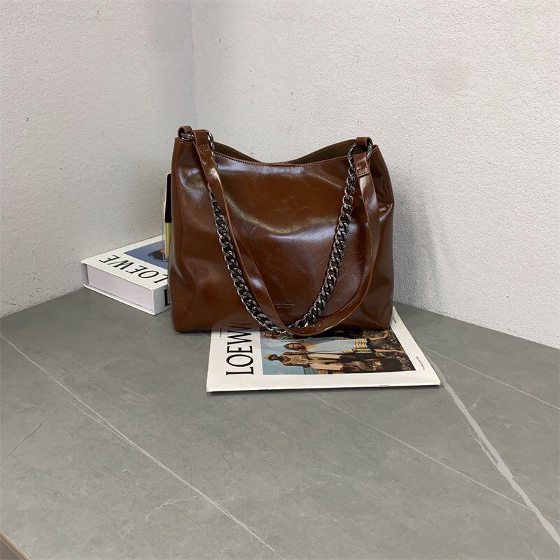 2024新款时尚油蜡皮水t桶包洋气链子手提包休闲软皮大容量单肩斜,箱包皮具/热销女包/男包,水桶包,淘宝优惠券,粉丝福利购,淘宝优惠卷