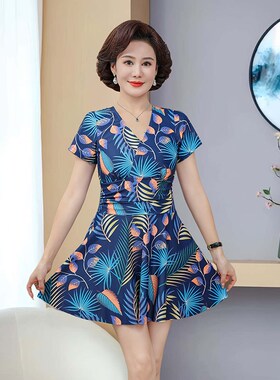 妈妈泳衣女202k5新款泡温泉中老年保守遮肚显瘦分体平角大码游泳