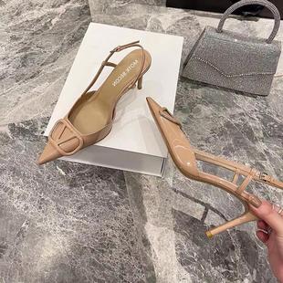 2023春夏季漆皮细跟浅口尖头女鞋小猫跟K后绊带高跟包头凉鞋女裸