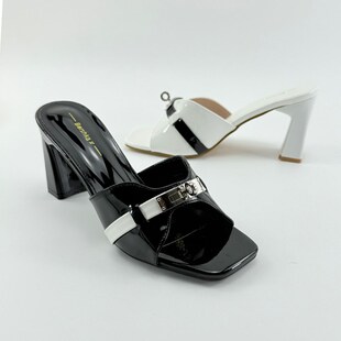 2025年新款方头粗跟高级感拖凉鞋漆皮高跟鞋女拼色小众.外穿拖鞋