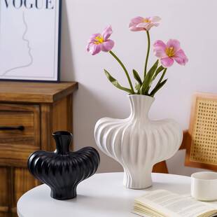 侘寂风轻奢高级感陶瓷花瓶耸肩美人花器水培鲜花玫瑰客厅桌面摆件