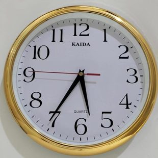 省电跳秒有声音家用挂墙时钟亮金时尚 挂钟经典 数秒大字圆形石英钟