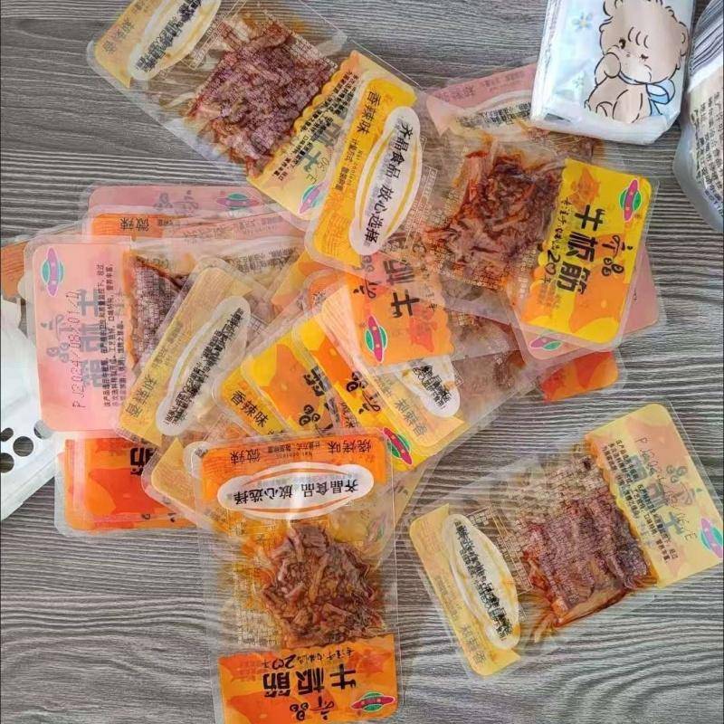 现货齐晶牛板筋独立小包装大袋湖南辣条麻辣零食开胃食品香辣牛板