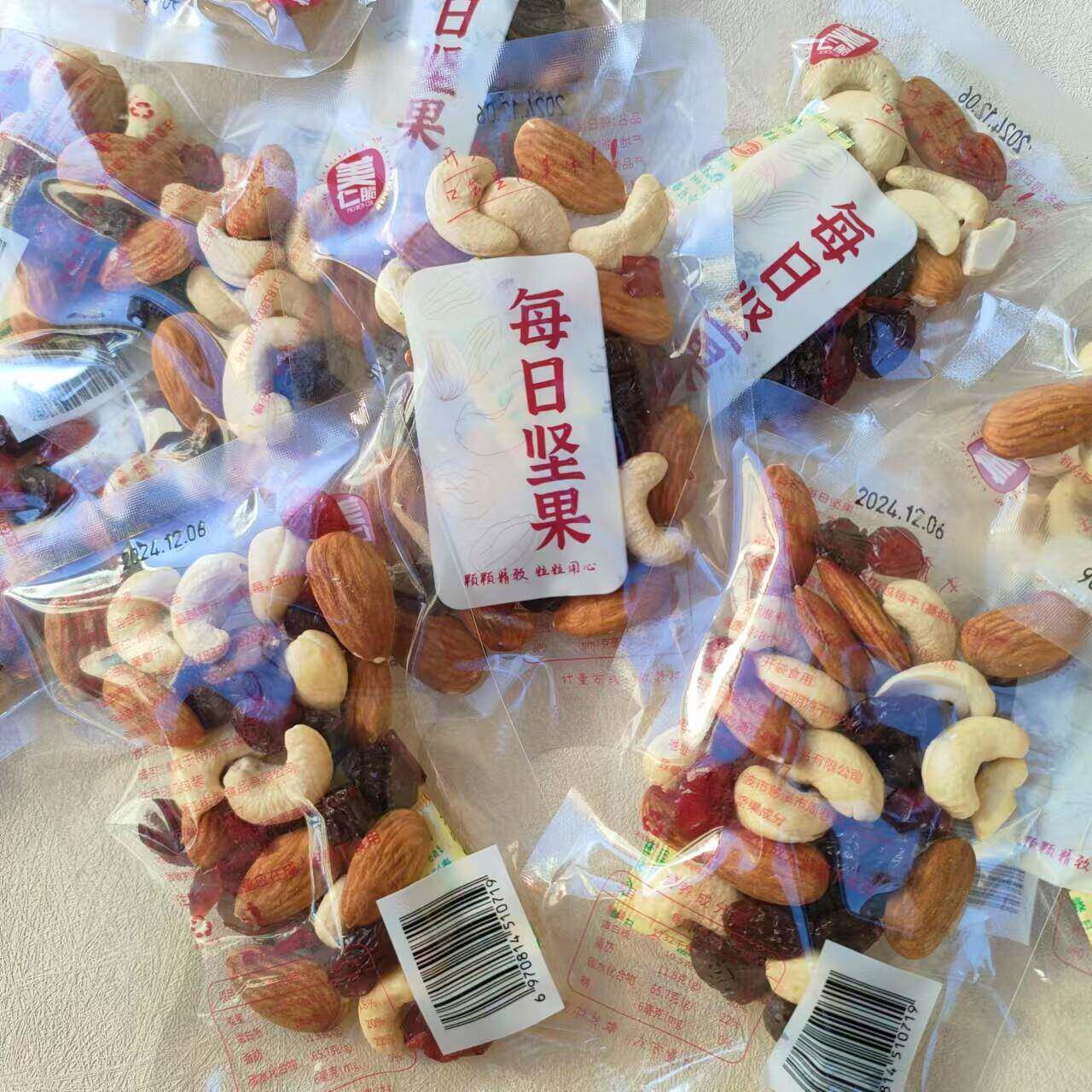 现货美仁脆每日坚果混合果仁小包装500克腰果仁扁桃仁蔓越莓干葡