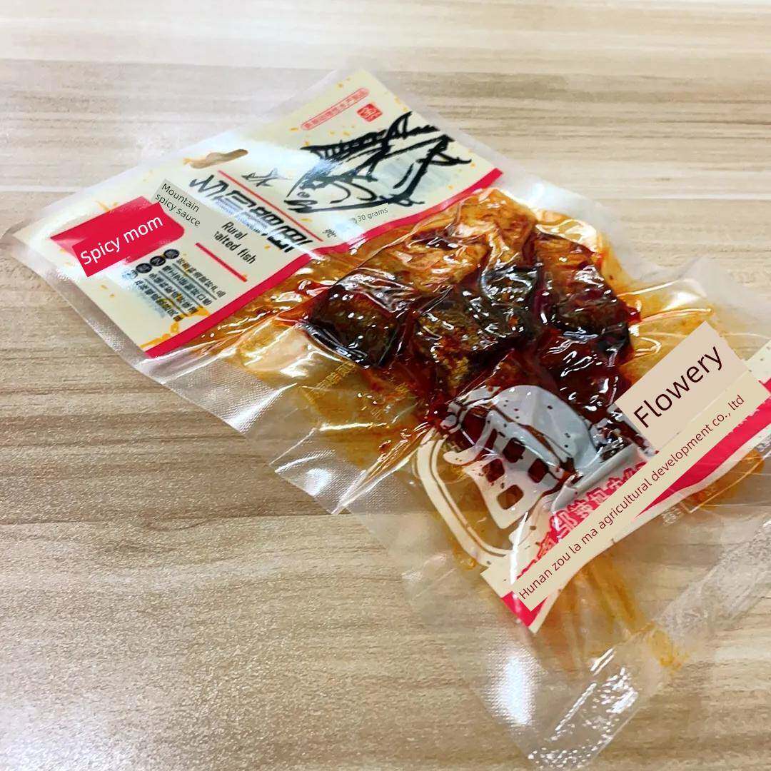 现货邬辣妈乡村腊鱼块鱼尾香辣鱼排湖南特产零食休闲香辣小吃80g