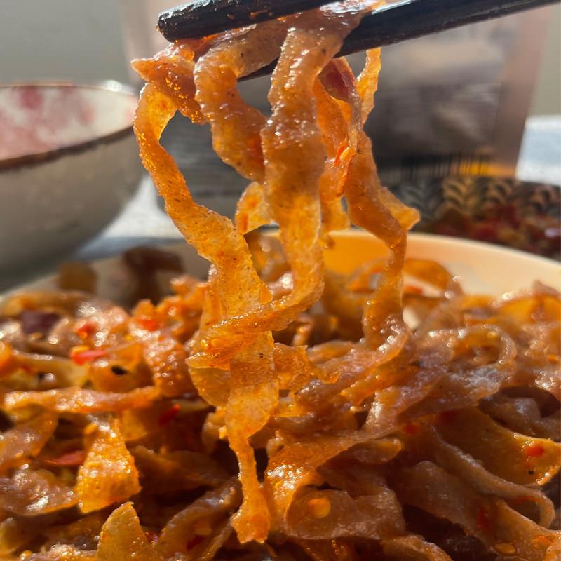 现货魔芋干梅小菜香辣魔芋干辣条魔芋爽香辣味休闲零食素肉豆干素