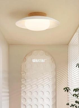 北欧奶油风卧室灯吸顶灯衣帽间简约现代书房飞碟阳台玄关过道灯具