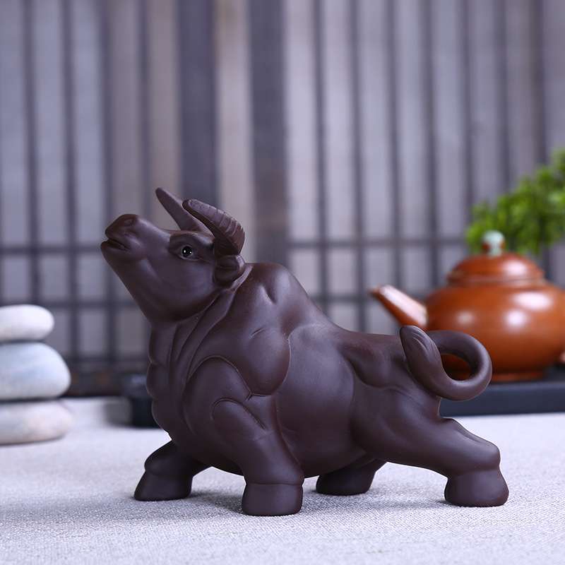牛气冲天装饰工艺品摆件创意紫砂势不可挡陶瓷招财风水牛摆件
