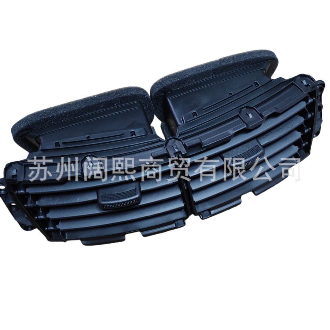 现代瑞纳仪表台中间出风口