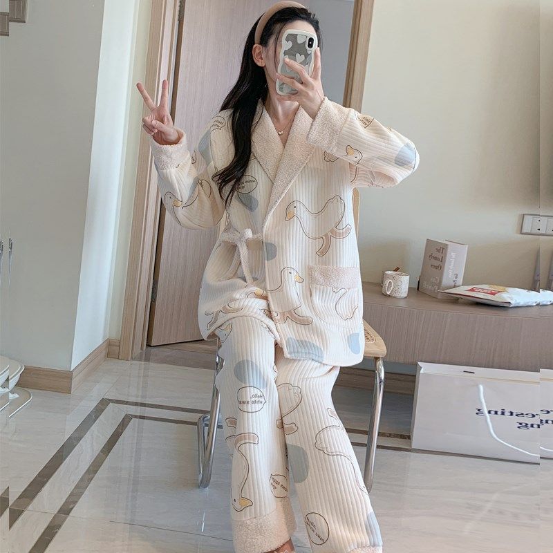 月子服11月份产后纯棉空气棉秋季孕妇加肥加大200斤产妇哺乳睡衣