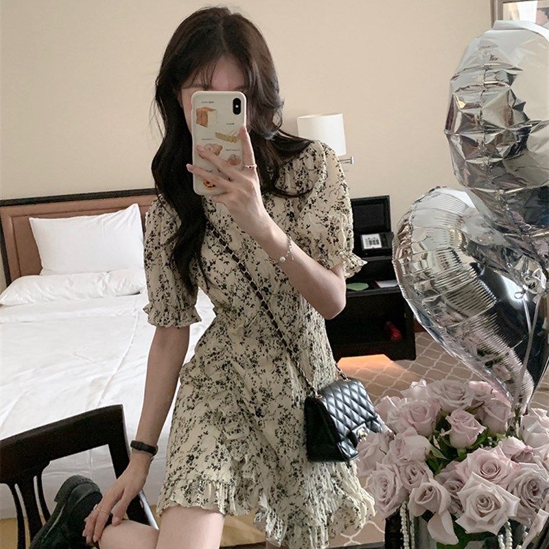 甜系自制哺乳连衣裙夏季外出辣妈款小个子显瘦喂奶衣服收腰碎花裙