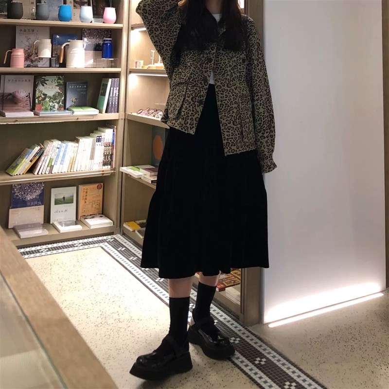 黑色丝绒蓬蓬孕妇裙秋冬法式复古蛋糕裙中长款A字伞裙孕妇半身裙