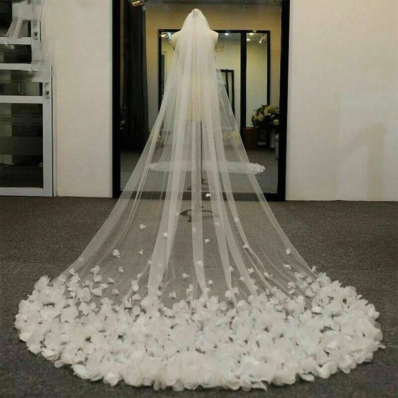 新娘主婚纱长版拖尾花瓣边婚纱头饰结婚照相馆拍摄白色超仙森系发