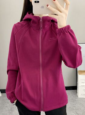 大码抓绒衣女秋h冬加绒加厚连帽冲锋衣外套女中老年摇粒绒开衫上