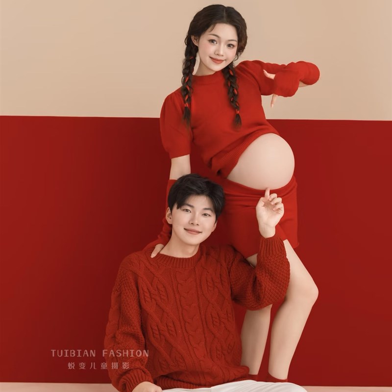 新款龙年新年情侣主题孕妇照服装喜庆红色毛衣孕妈咪情侣照在家拍
