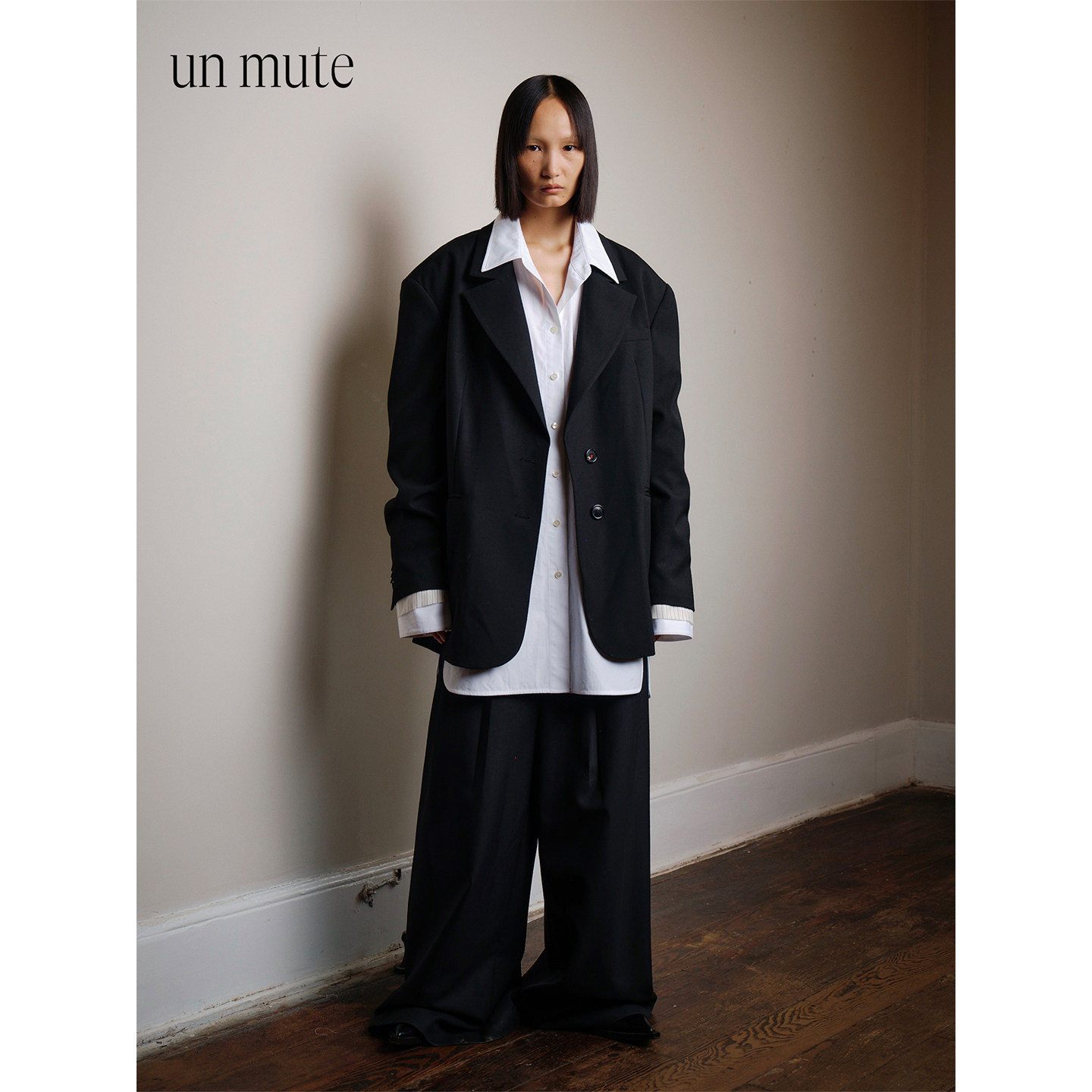 UN MUTE24FW 羊毛混纺戗驳领宽肩单排牛角扣设计双层袖口箱型西装,女装/女士精品,西装,淘宝优惠券,粉丝福利购,淘宝优惠卷