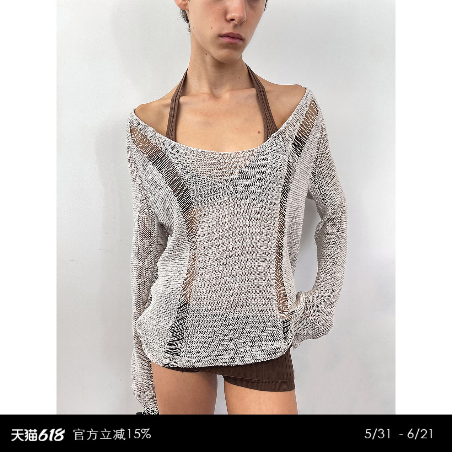 UN MUTE 棉混纺U型领漏针破损设计轻薄透视感针织长袖罩衫