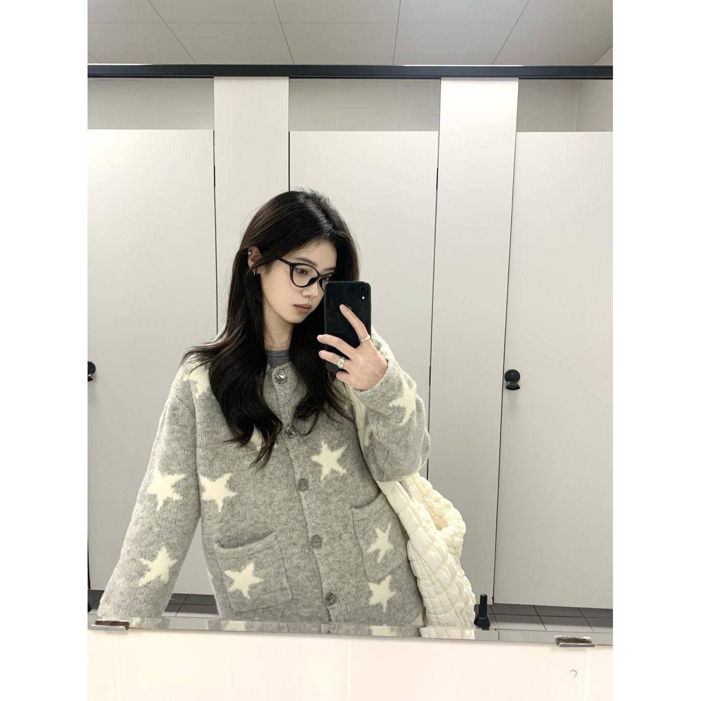 高级感灰色毛衣早春秋新款气质翻领撞色设计感针织开衫上衣女外套
