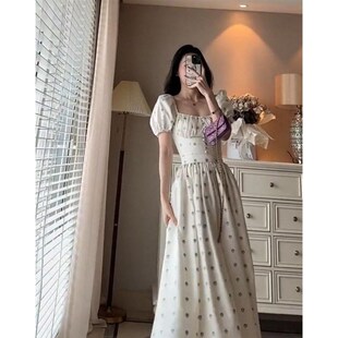 024年法式 碎花连衣裙设计感小众收腰大摆长裙女夏 茶歇方领泡泡袖