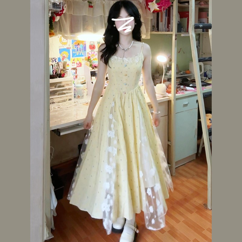 黄色吊带碎花连衣裙子女夏2025新款爆款出游穿搭海边度假绝美长裙