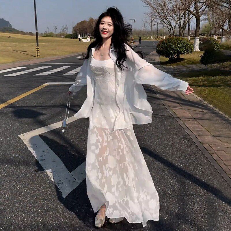 白色蕾丝吊带连衣裙子女夏2025新款爆款法式气质绝美穿搭套装长裙