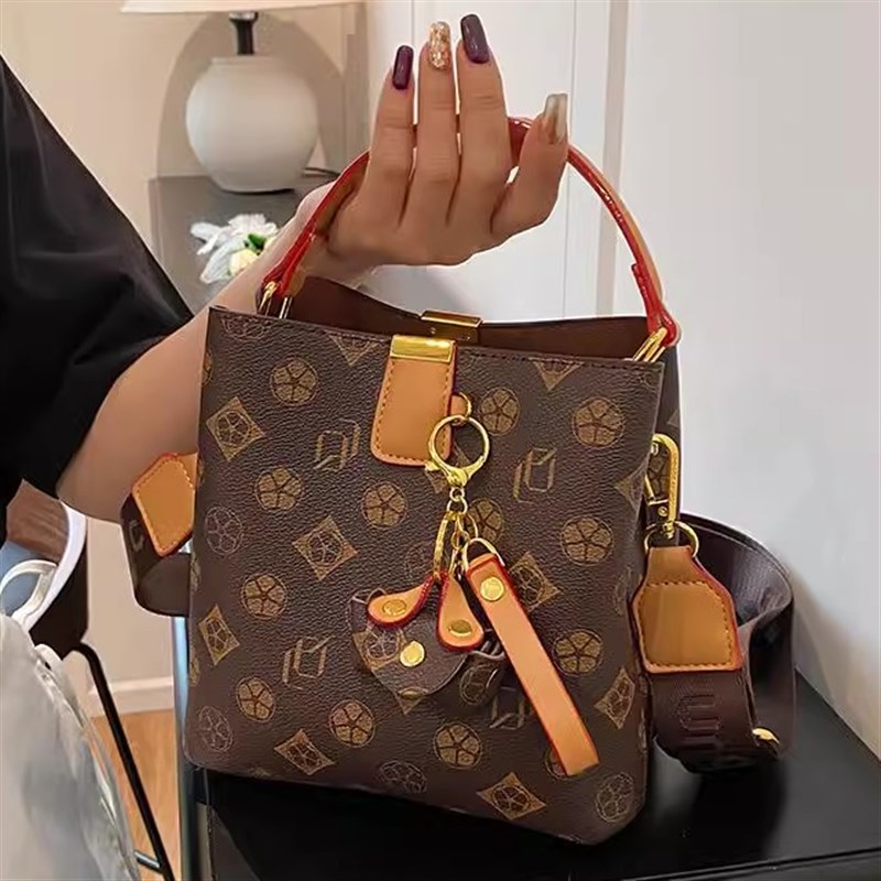 2025新款老花水桶包女时尚百搭单肩斜挎包高级感手提包夏季小包潮