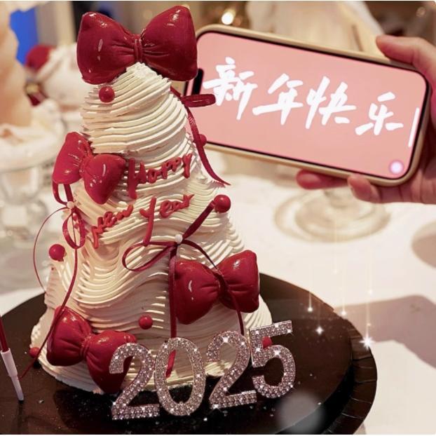 佳妍同款2025数字钻石跨年蛋糕装饰红色蝴蝶结摆件新年除夕夜插件