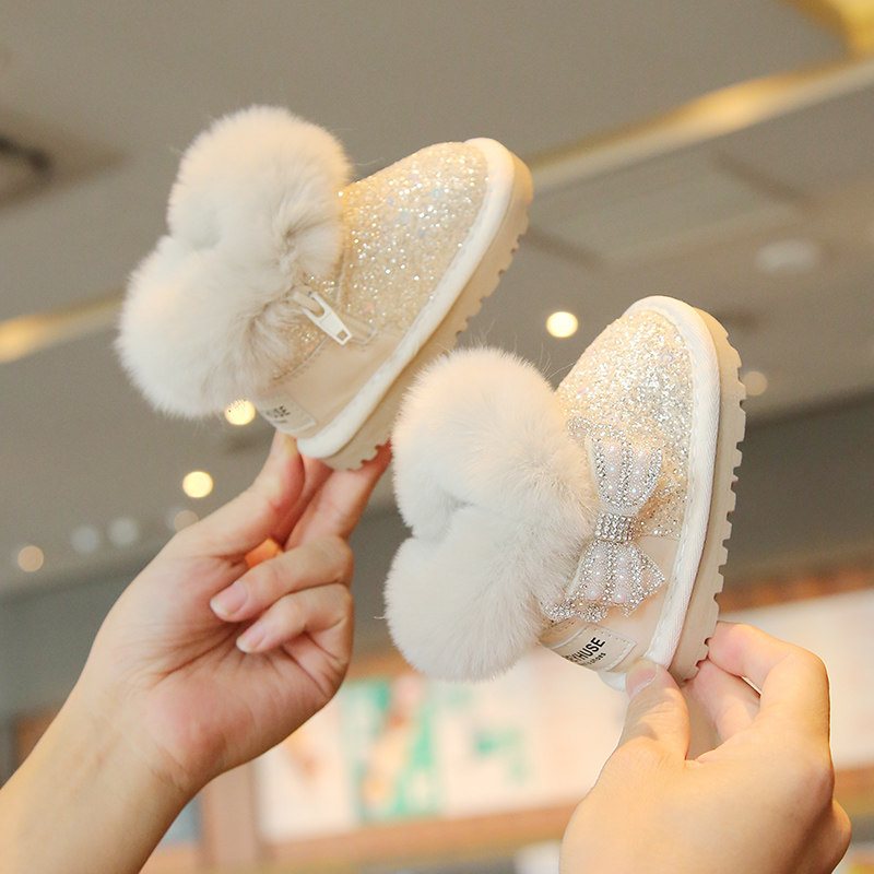 女宝宝雪地靴加绒短靴亮片毛毛鞋冬季新款幼童棉鞋软底Y婴儿学步