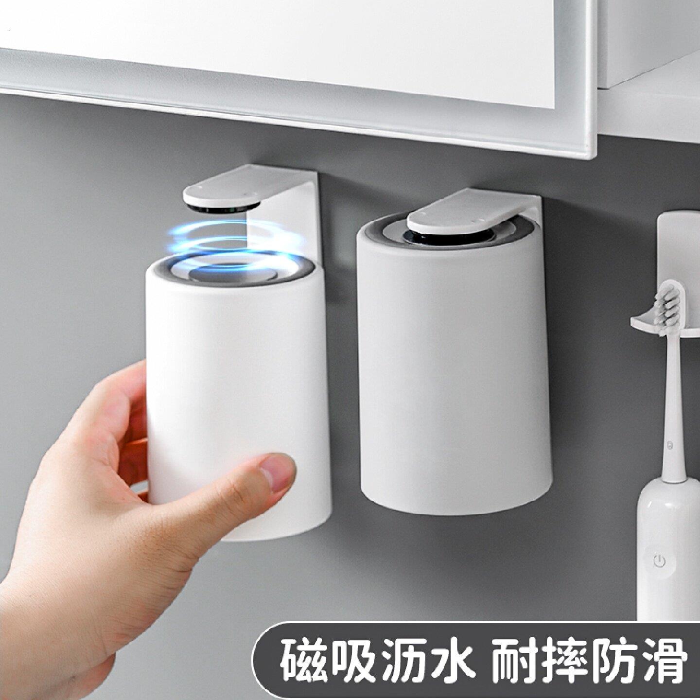 简约磁吸式漱口杯情侣刷牙杯倒放壁挂式牙刷置物架倒挂洗漱杯家用