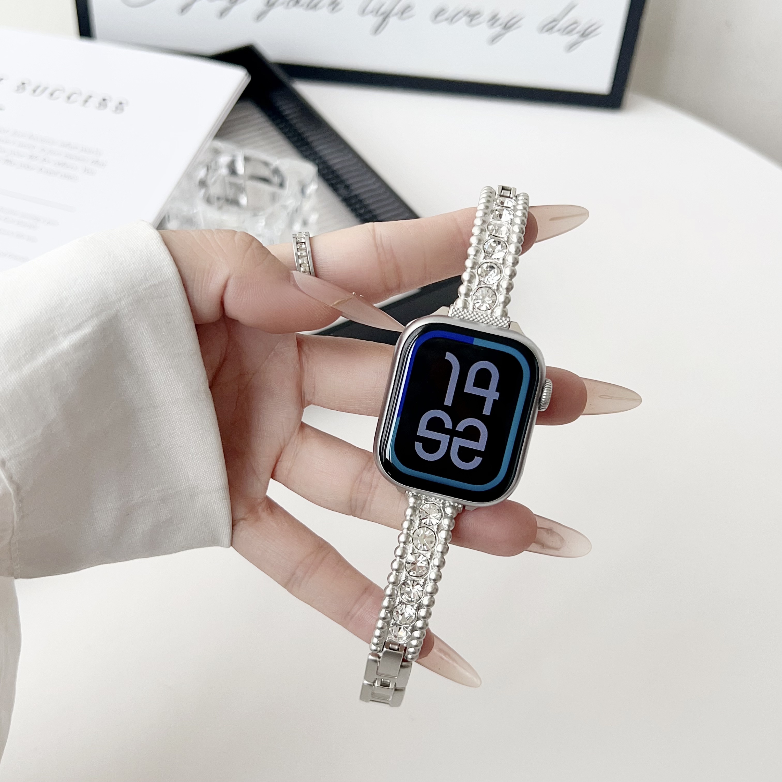 适用于iwatch10新款弧形满钻表链s9/8/7/6/se/3通用表带华为FIt4/3小米9/8手环腕带nfc通用红米watch4/5学生
