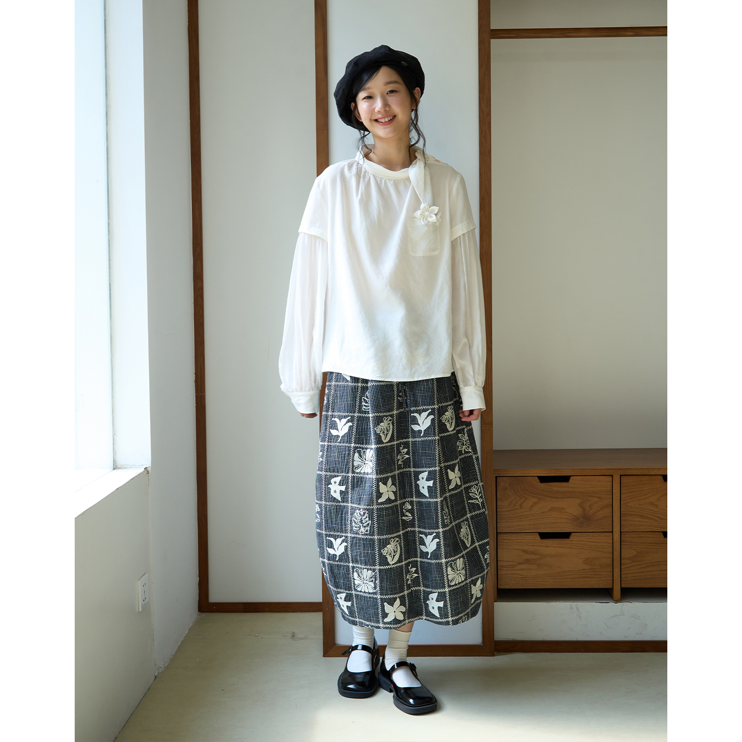 aww 轻盈奶皮感手工花花·翻领系带灯笼袖希塞尔手工刺绣长袖衬衫