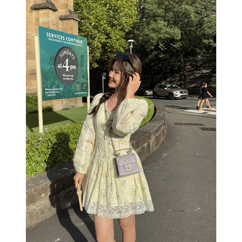 吴宝珠 法式甜美重工蕾丝黄色碎花连衣裙春夏长袖收腰a字气质裙子