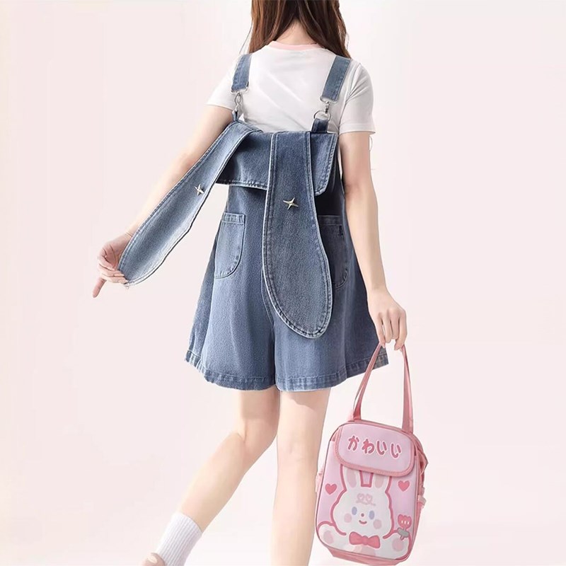 300斤特大码女装学院风减龄牛仔背带裤女胖mm高腰显瘦设计感短裤