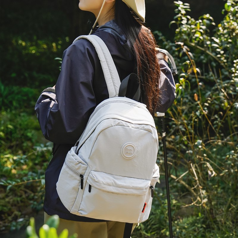 简约纯色双肩包女生轻便户外防水尼龙小背包男短途旅行包爬山出游
