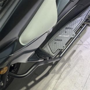 适合25款PCX护杠PCX160护杠脚踏改装保险杠铝合金防滑加厚踏板