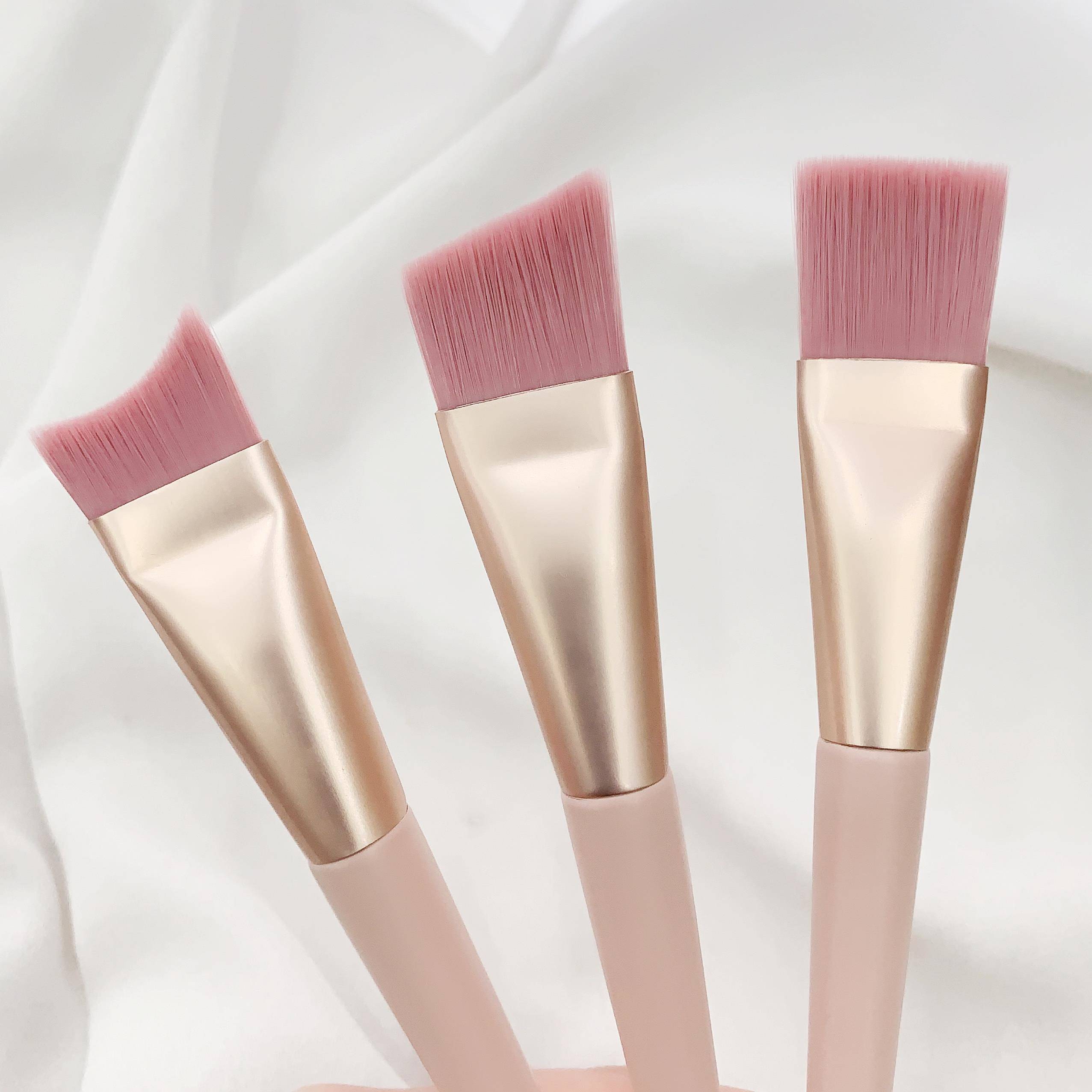 2025新款粉色粉底刷超薄扁平头月牙斜角形无痕不吃粉沧州打底化妆