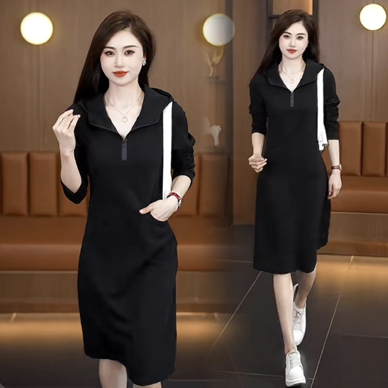 春秋休闲卫衣连衣裙女装2025新款时尚洋气减龄黑色连帽半拉链裙子