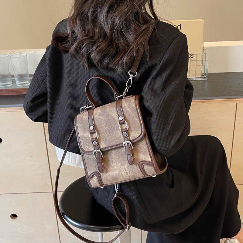 少女英伦风双肩包女生旅游时尚复古背包女士百搭日常通勤手提包