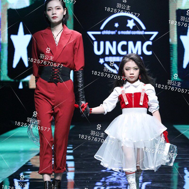 儿童走秀潮服女童模特走秀时装个性亲子装西装礼服红色冬装演出服