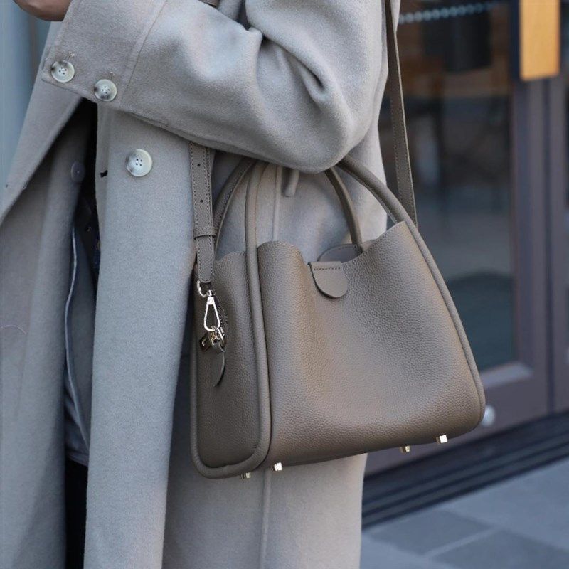 头层牛皮菜篮子水桶包2025新款真皮女包百搭通勤单肩斜挎包高级感