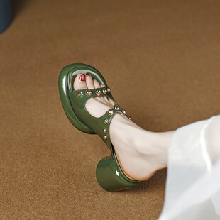 露趾拖鞋女外穿夏新款粗跟鱼嘴高跟鞋2025年新款铆钉复古半托凉鞋
