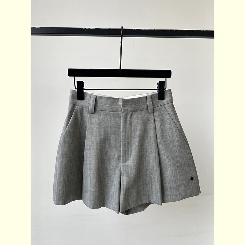 灰色西装短裤女夏季2025新款小个子时尚休闲百搭显瘦复古a字西裤
