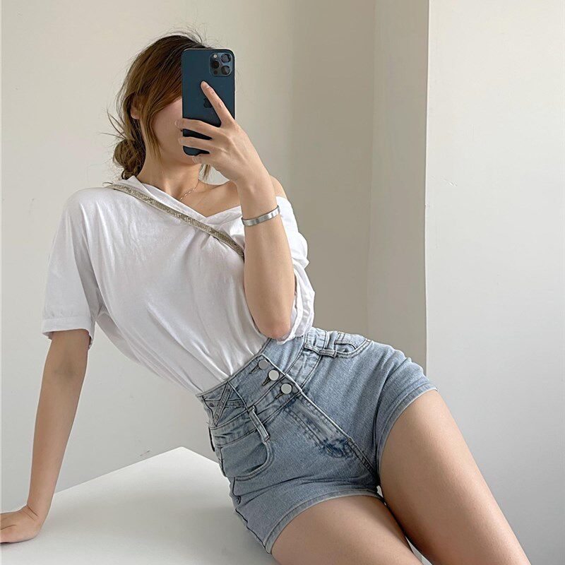 个性款高腰三粒扣牛仔短裤女显瘦浅蓝色百搭复古高弹薄款辣妹热裤
