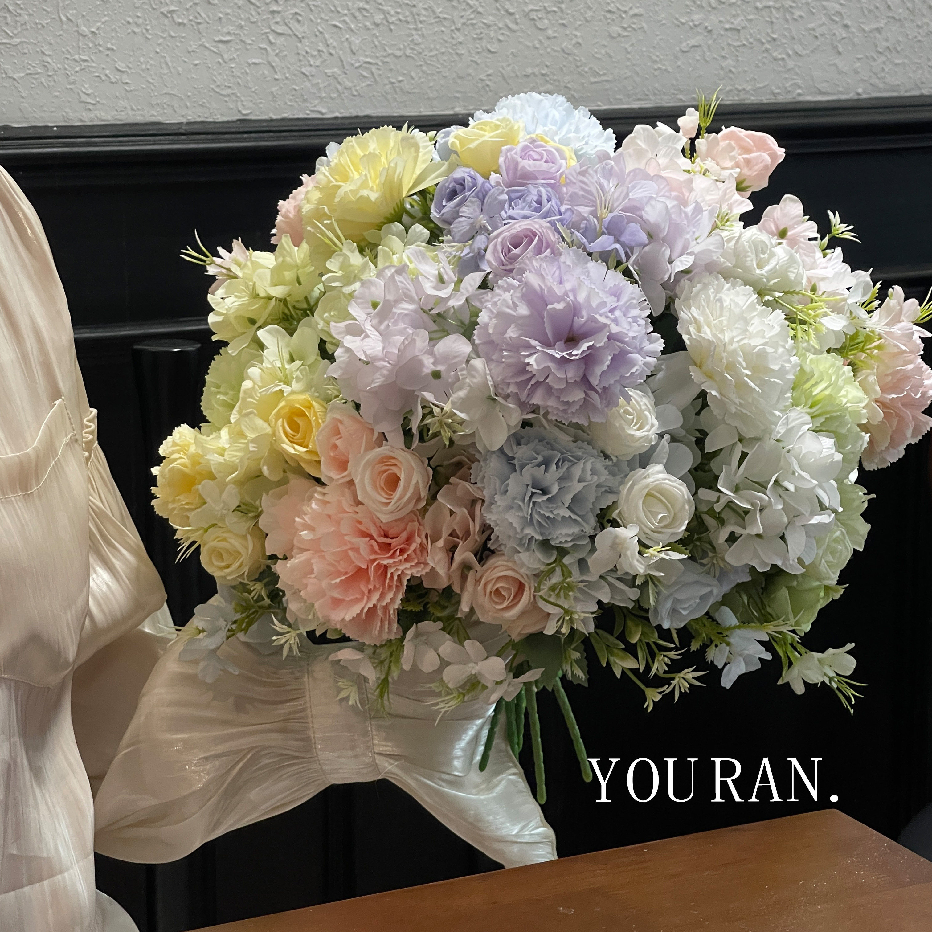 康乃馨花束塑料花奶油仿真假花室内装饰卧室多头温馨干花花束摆件