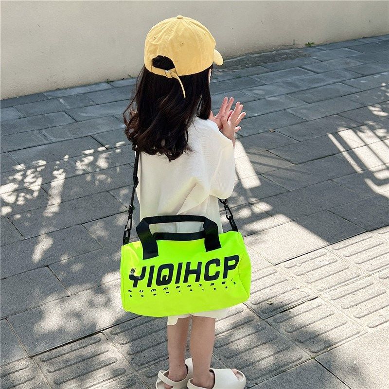 潮酷儿童包包新款时尚手提运动包洋气百搭女童斜挎背包休闲旅行包