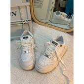 运动鞋 得到它 很棒而且百搭 白鞋 这位明星